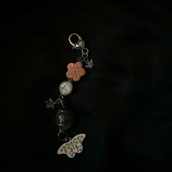 🌺CRYSTAL KEYCHAIN
🌺HANDMADE
🌺STAINLESS STEEL CHARMS
🌺100% REAL GREEN AGATE - Picture 3 of 5